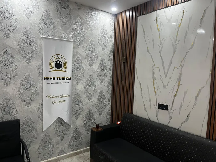 Reha Turizm ofisi, Kabe logolu Umre bayrağı